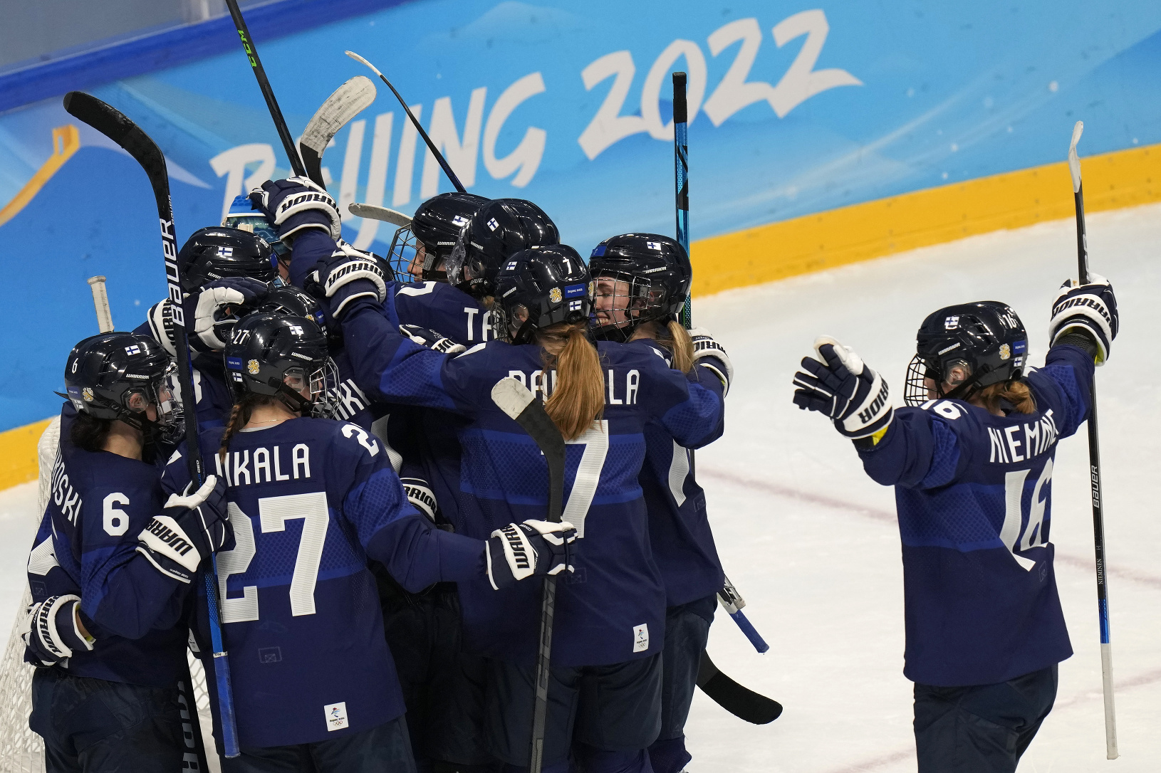 Fínske hokejisky oslavujú triumf