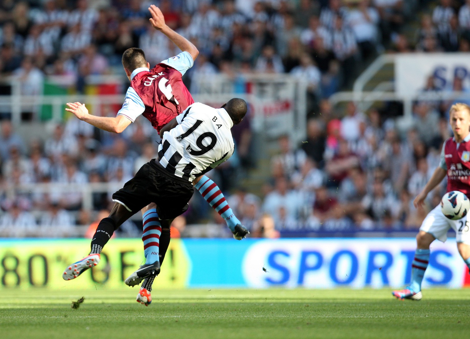 Ciaran Clark a Demba