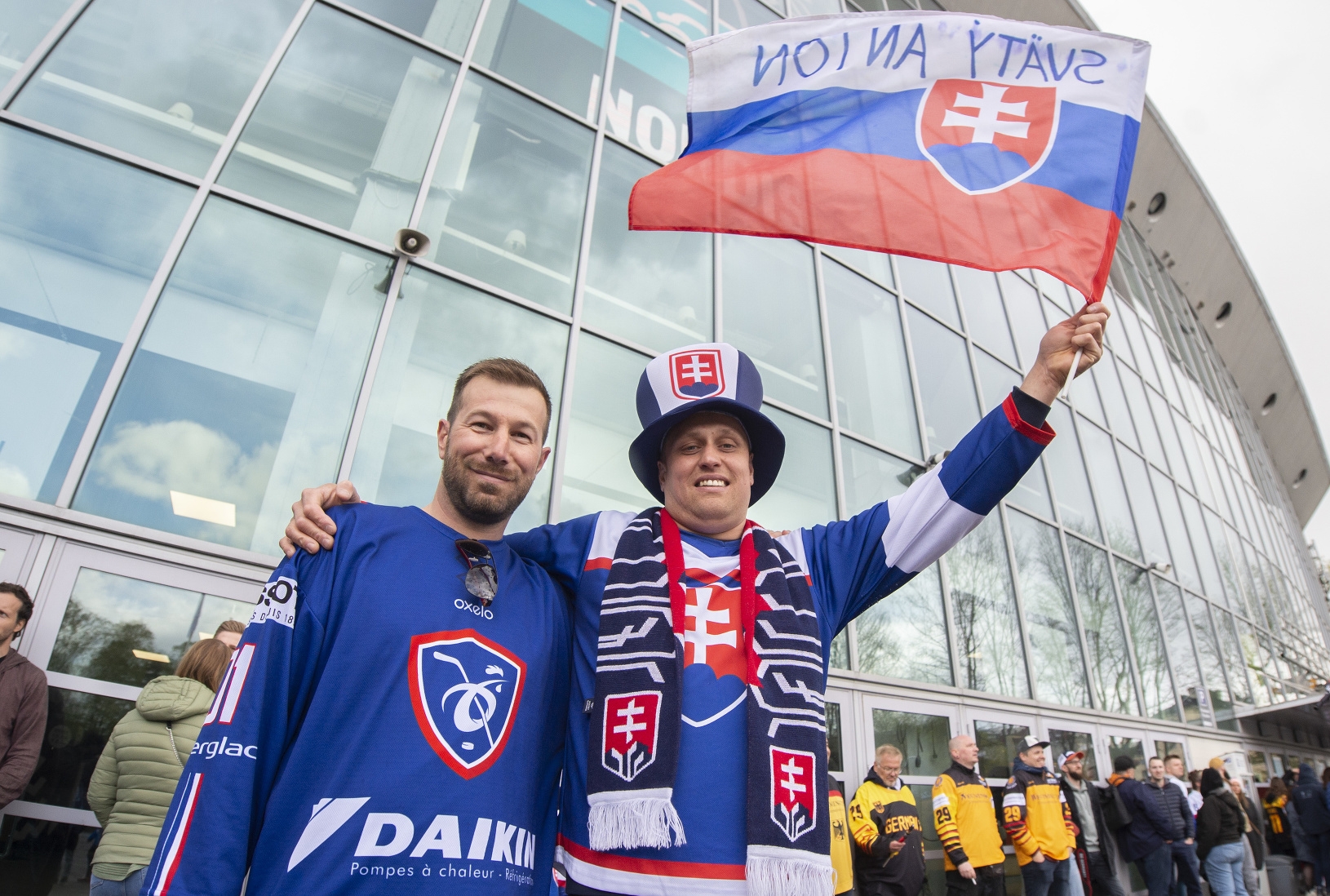 Slovenskí hokejoví fanúšikovia pred