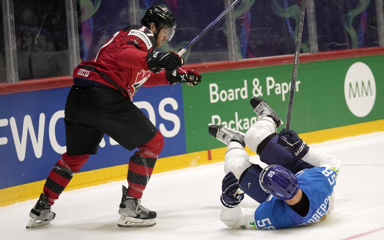 Adam Lowry a Viktor