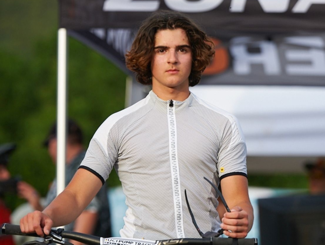 Len 16-ročný cyklista Tommy