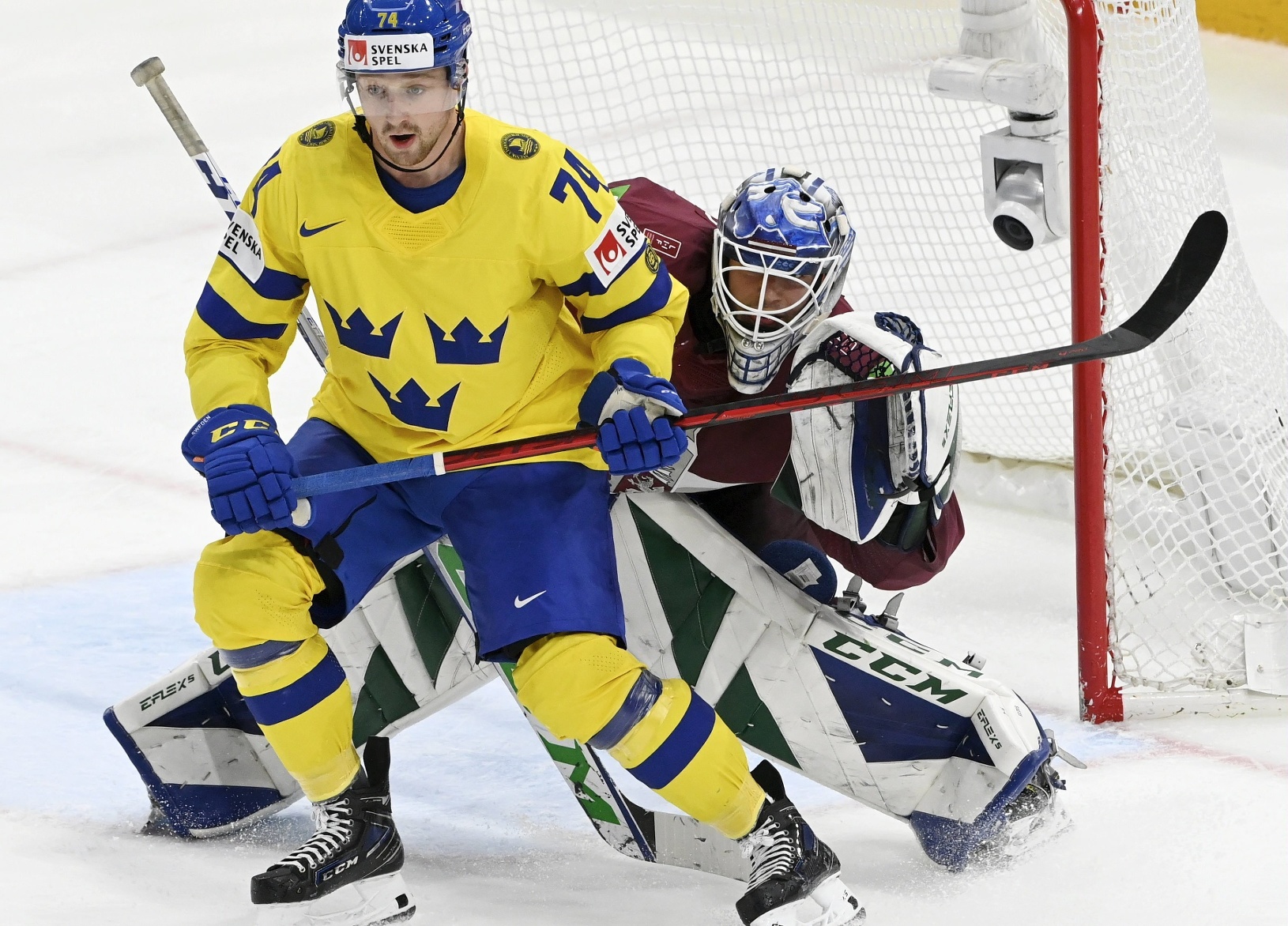Hokejisti Švédska počas zápasu