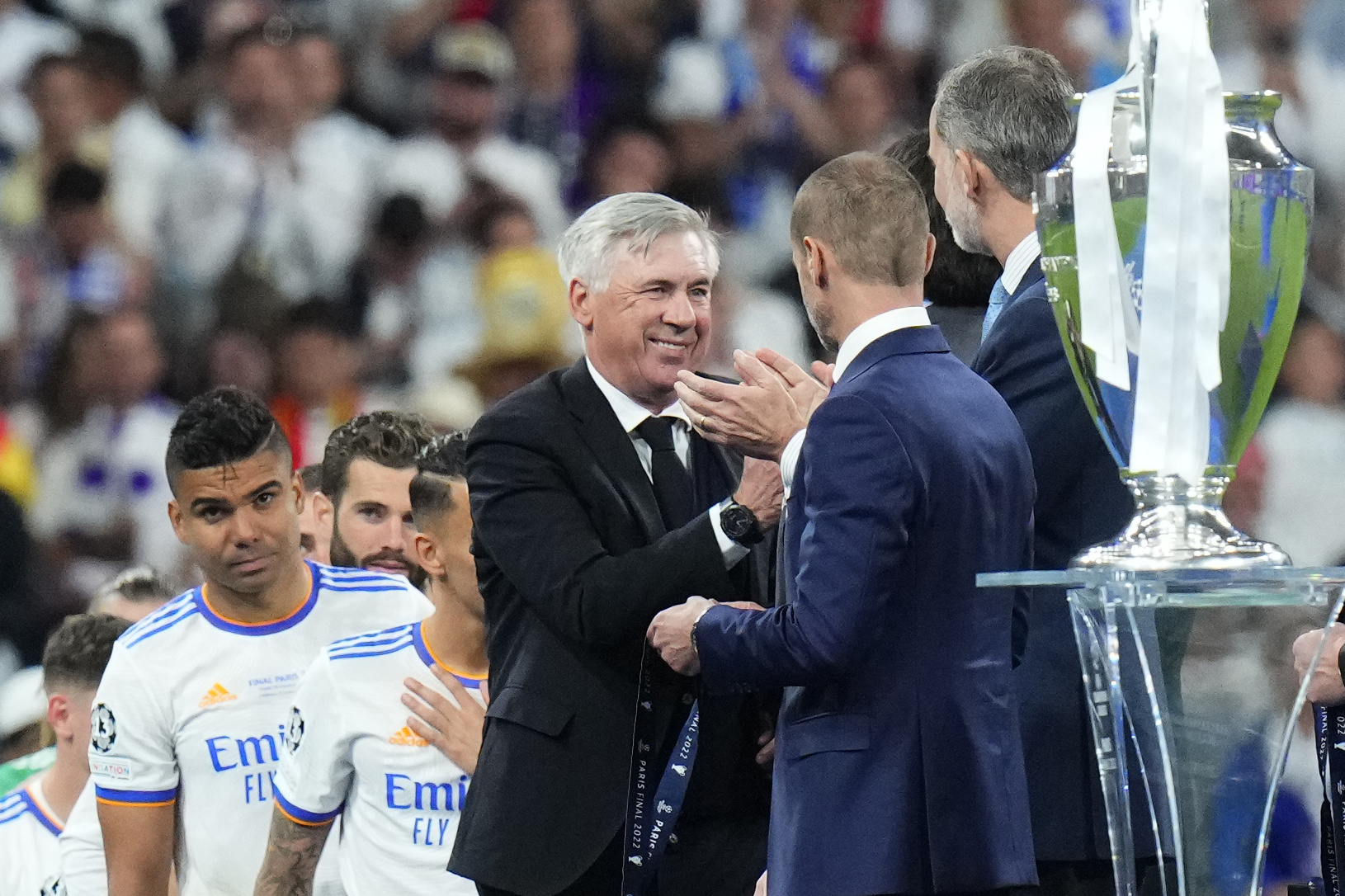 Carlo Ancelotti preberá medailu