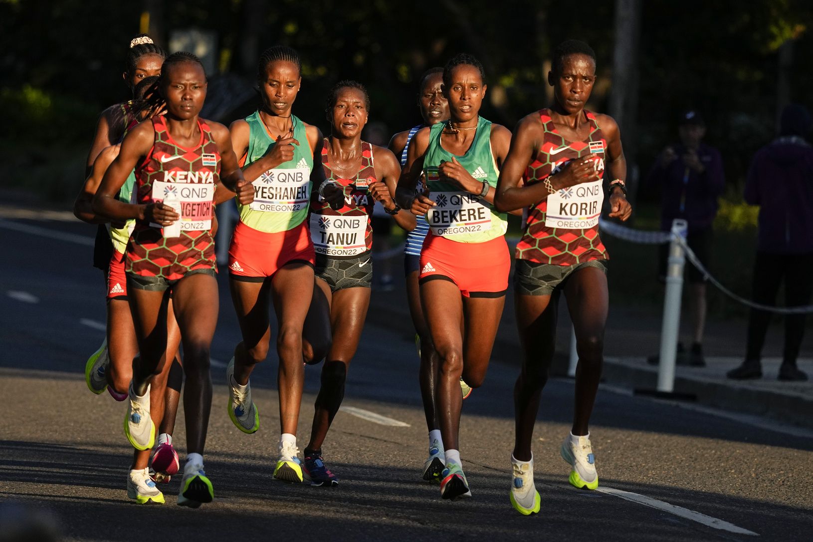 Bežkyne súťažia počas maratónu