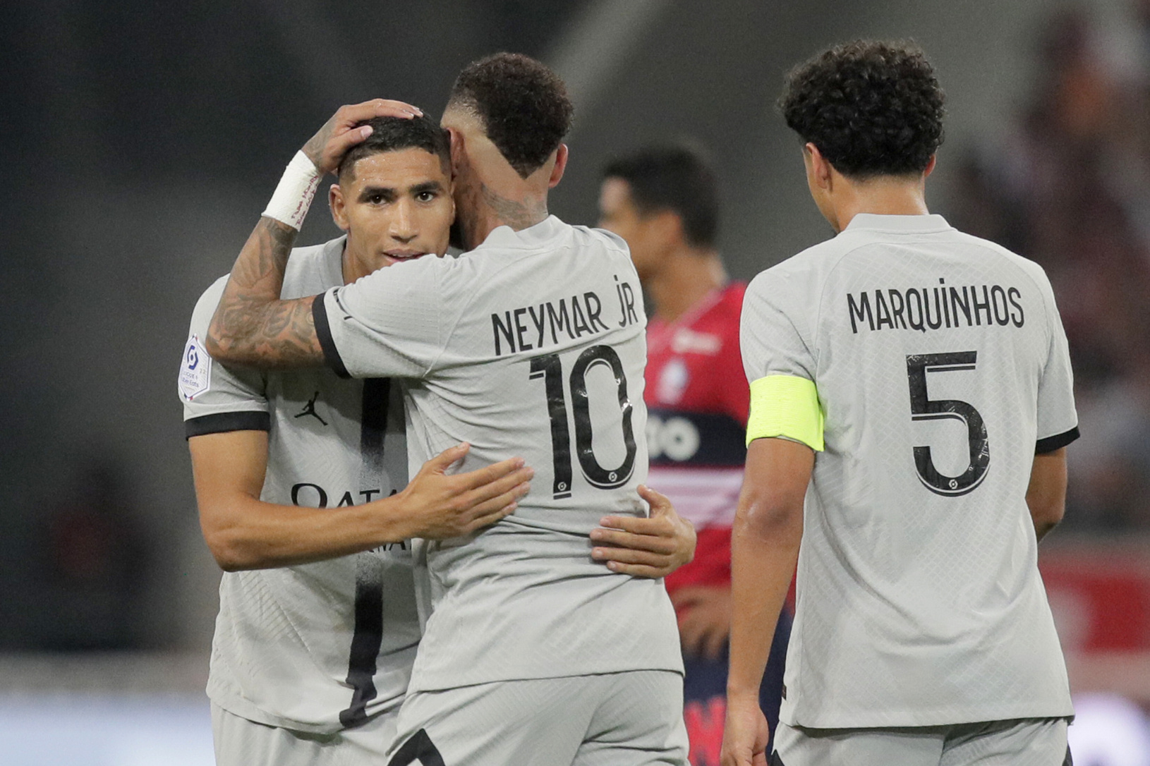 Futbalisti PSG oslavujú gól