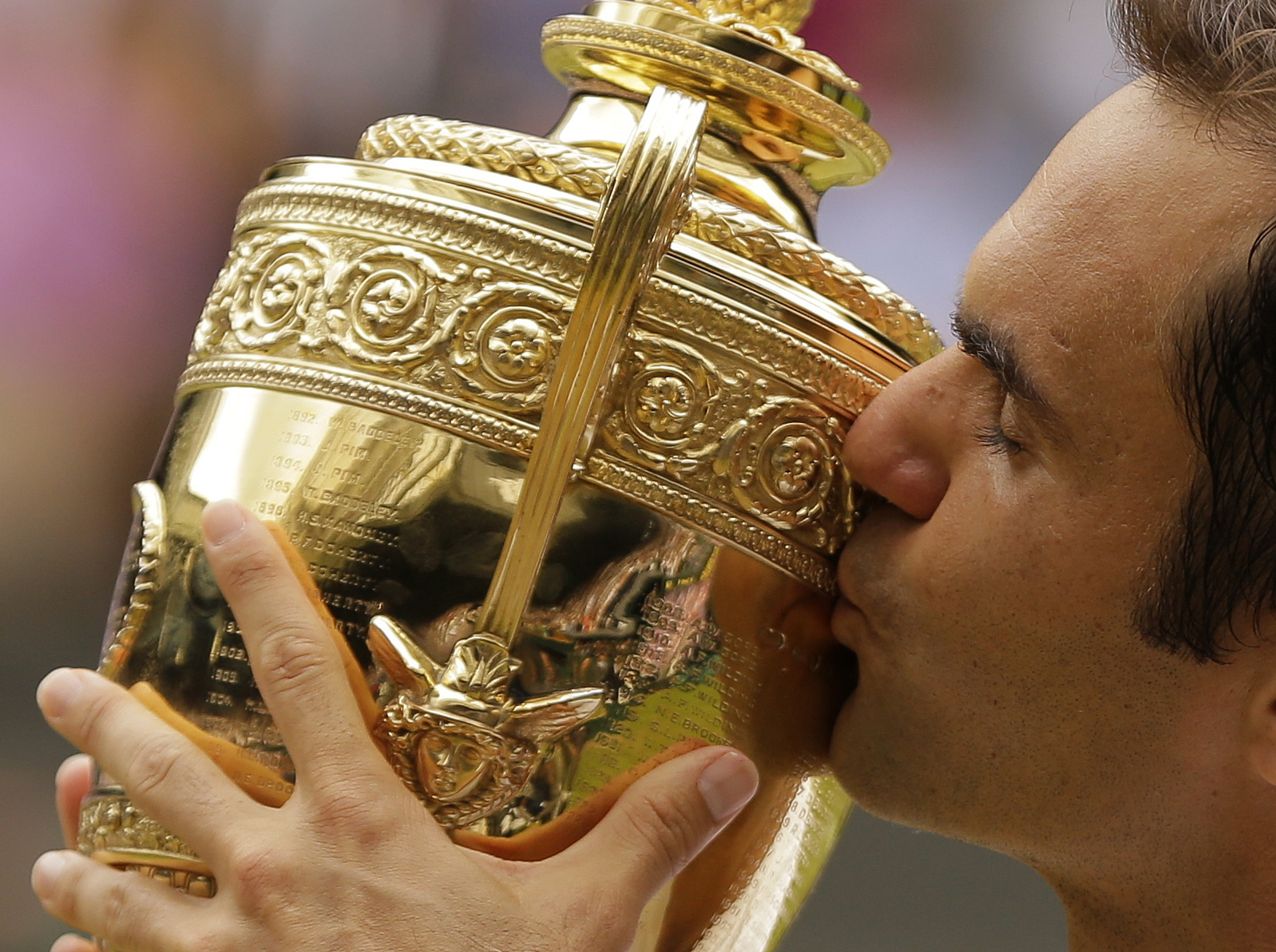 Roger Federer bozkáva wimbledonskú