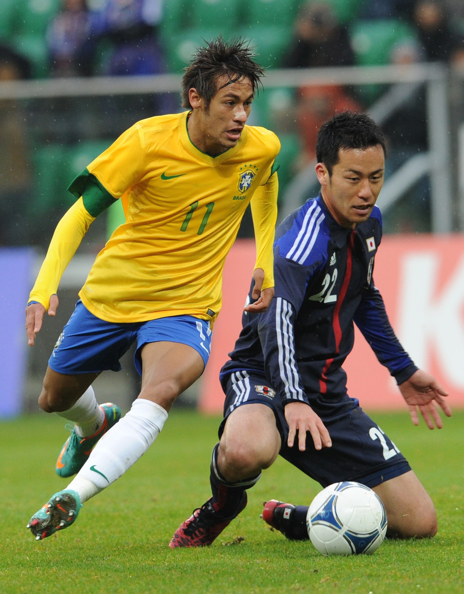 Neymar (vľavo) v súboji