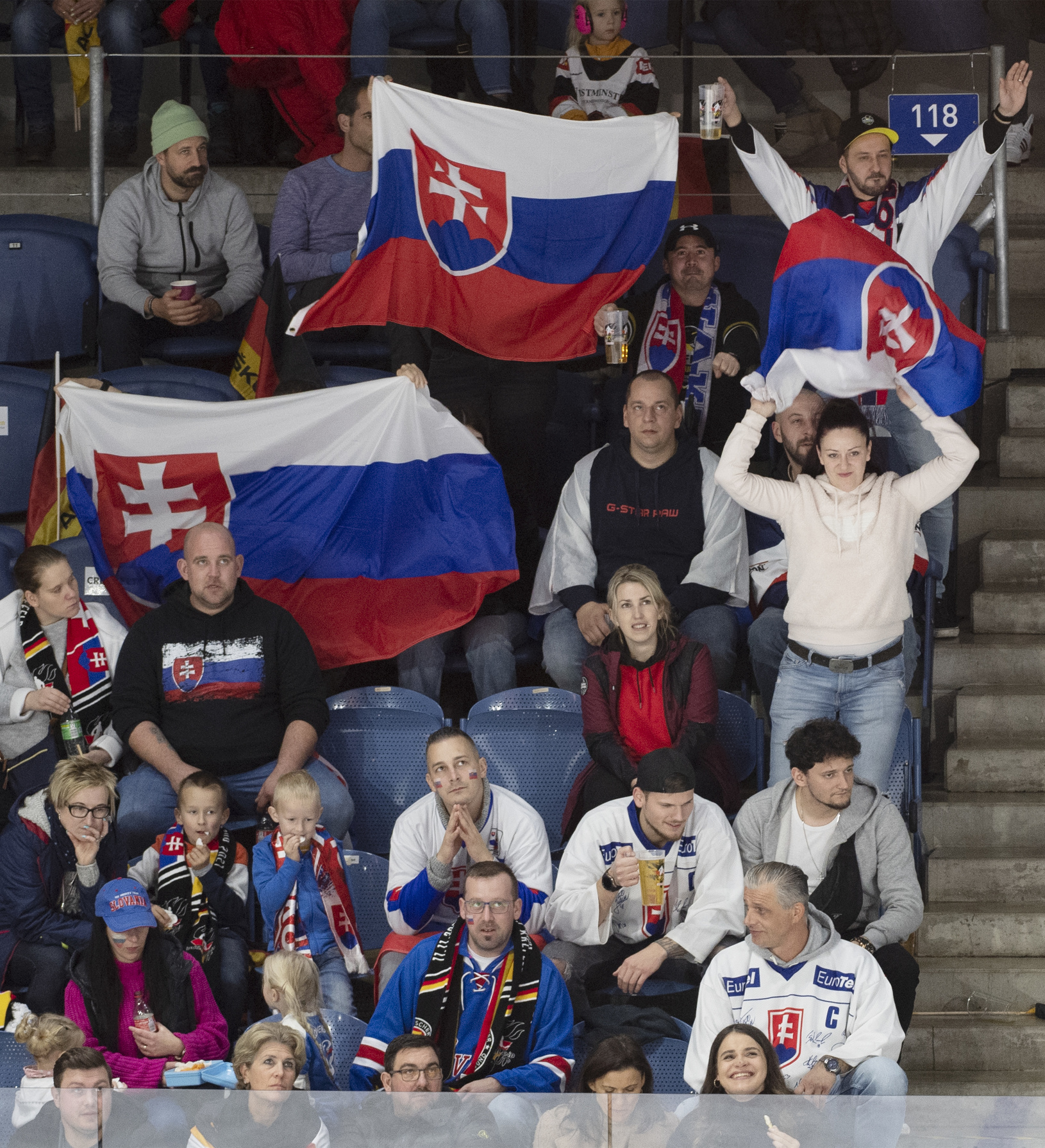 Slovenskí fanúšikovia v zápase