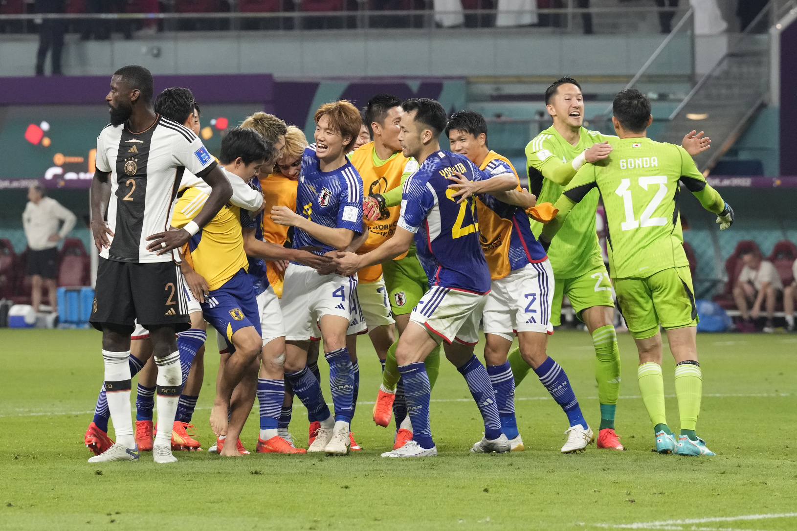 Futbalisti Japonska oslavujú víťazstvo