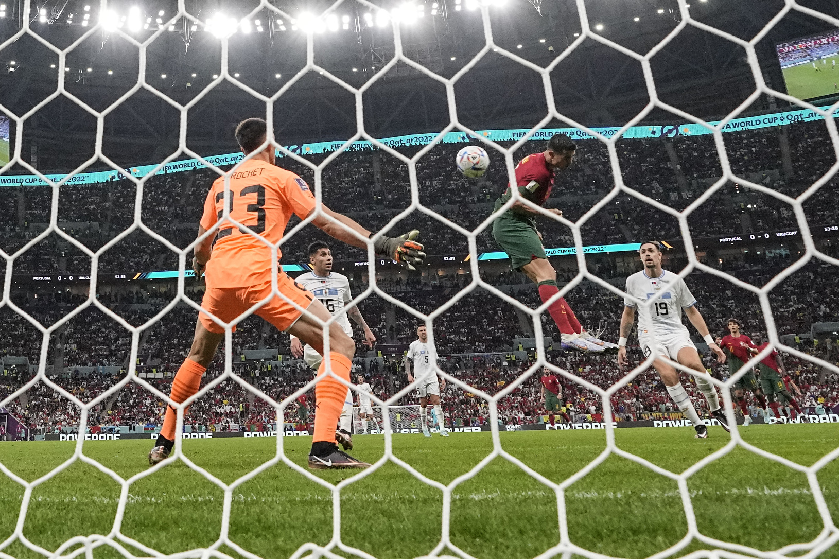 Cristiano Ronaldo skáče na