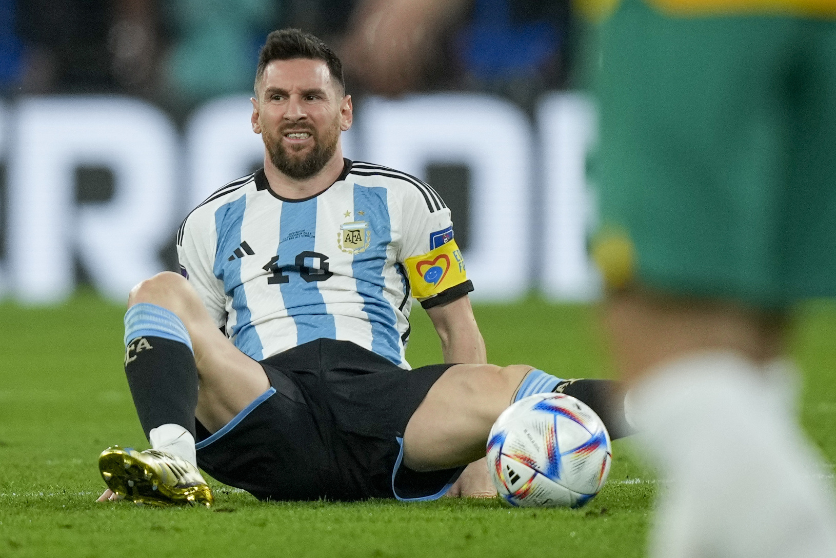 Lionel Messi na trávniku