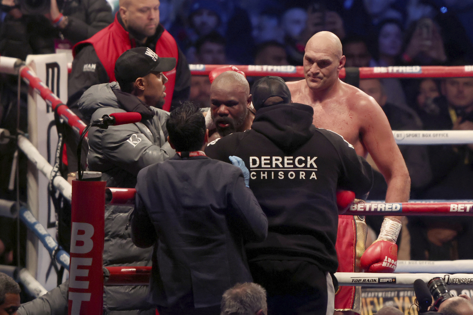 Tyson Fury zdolal Dereka