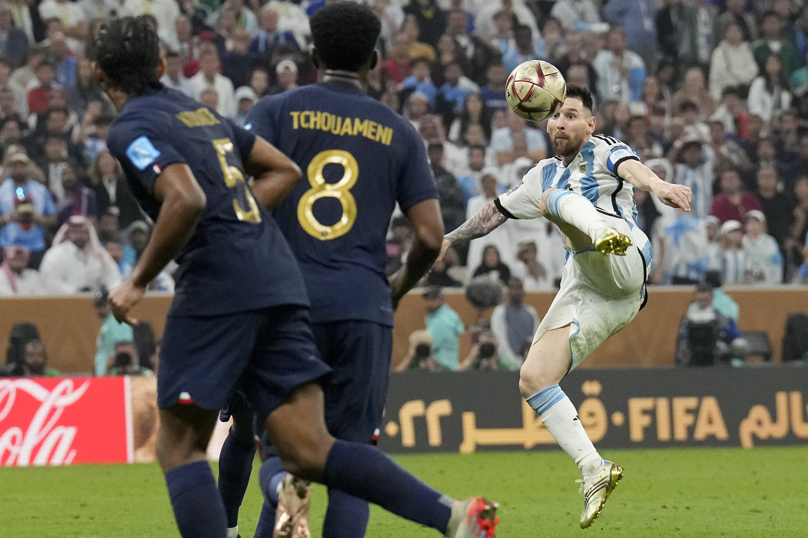 Lionel Messi vo výskoku