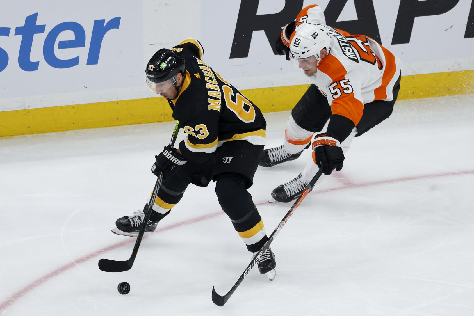 Brad Marchand uniká Rasmusovi