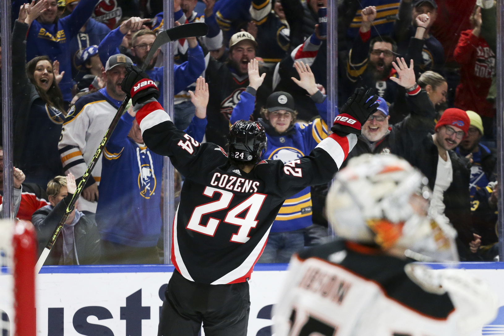 Dylan Cozens sa raduje
