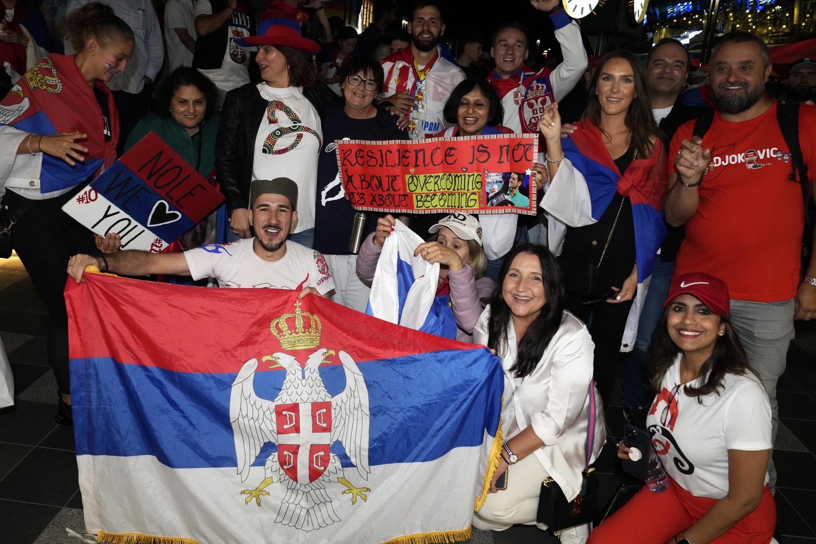 Fanúšikovia srbského tenistu Novaka