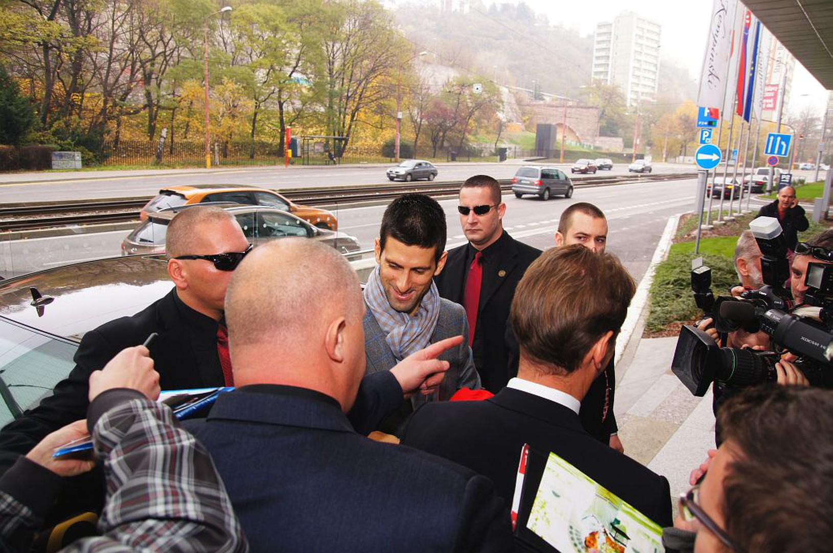 Novak Djokovič prichádza na