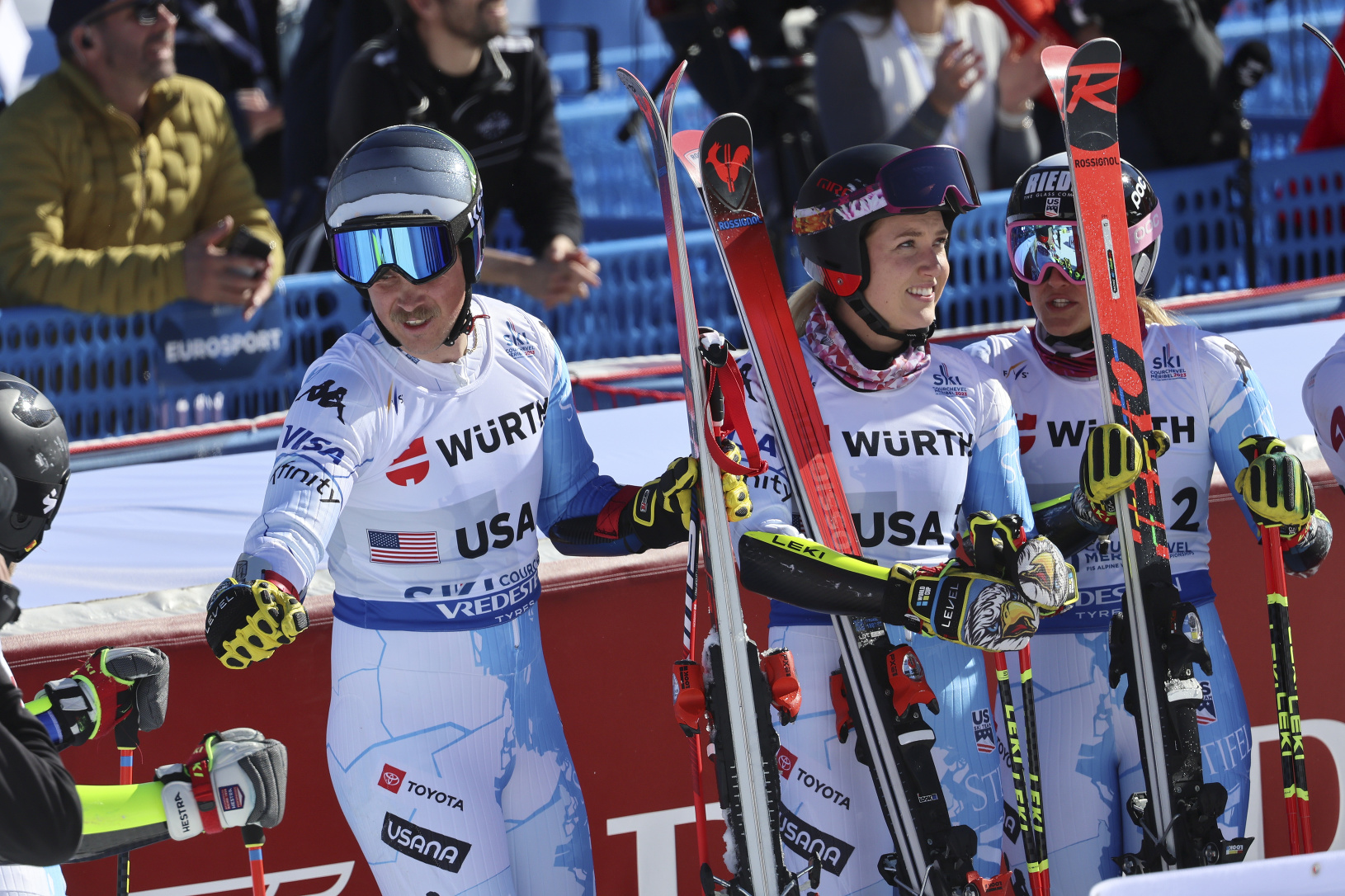 Americkí lyžiari počas tímovej