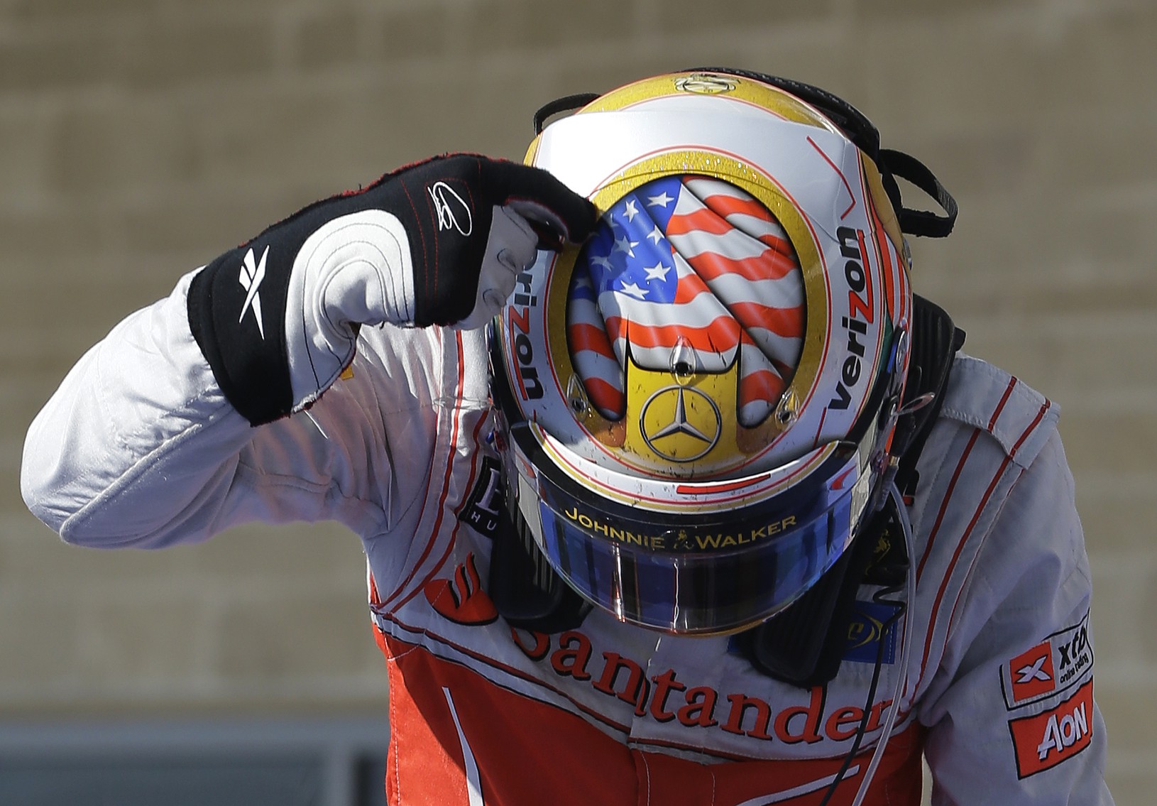 Lewis Hamilton po triumfe