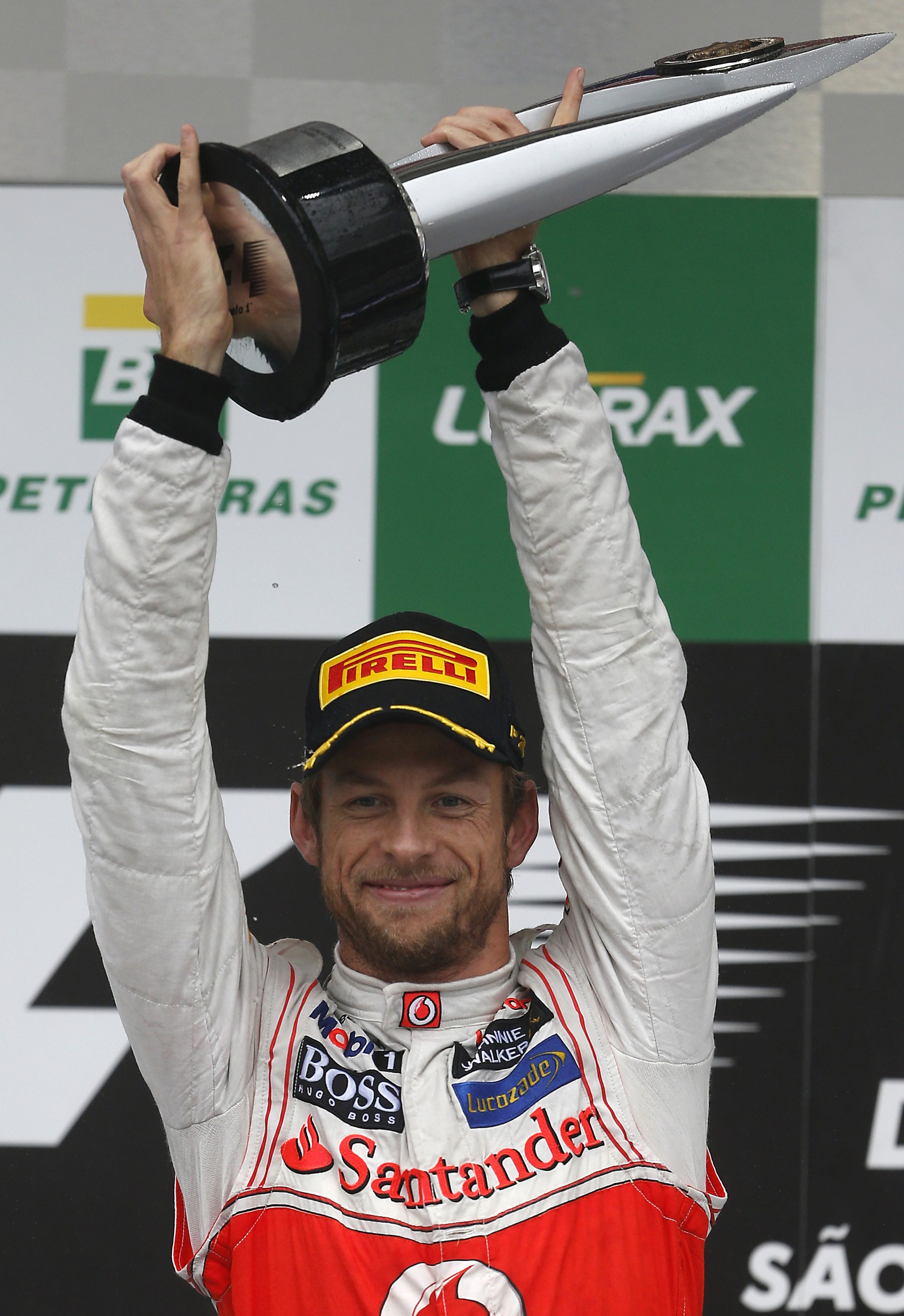Jenson Button s trofejou