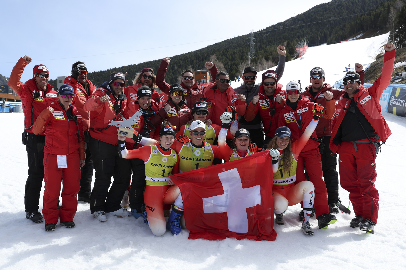 Švajčiarski lyžiari po tímovej