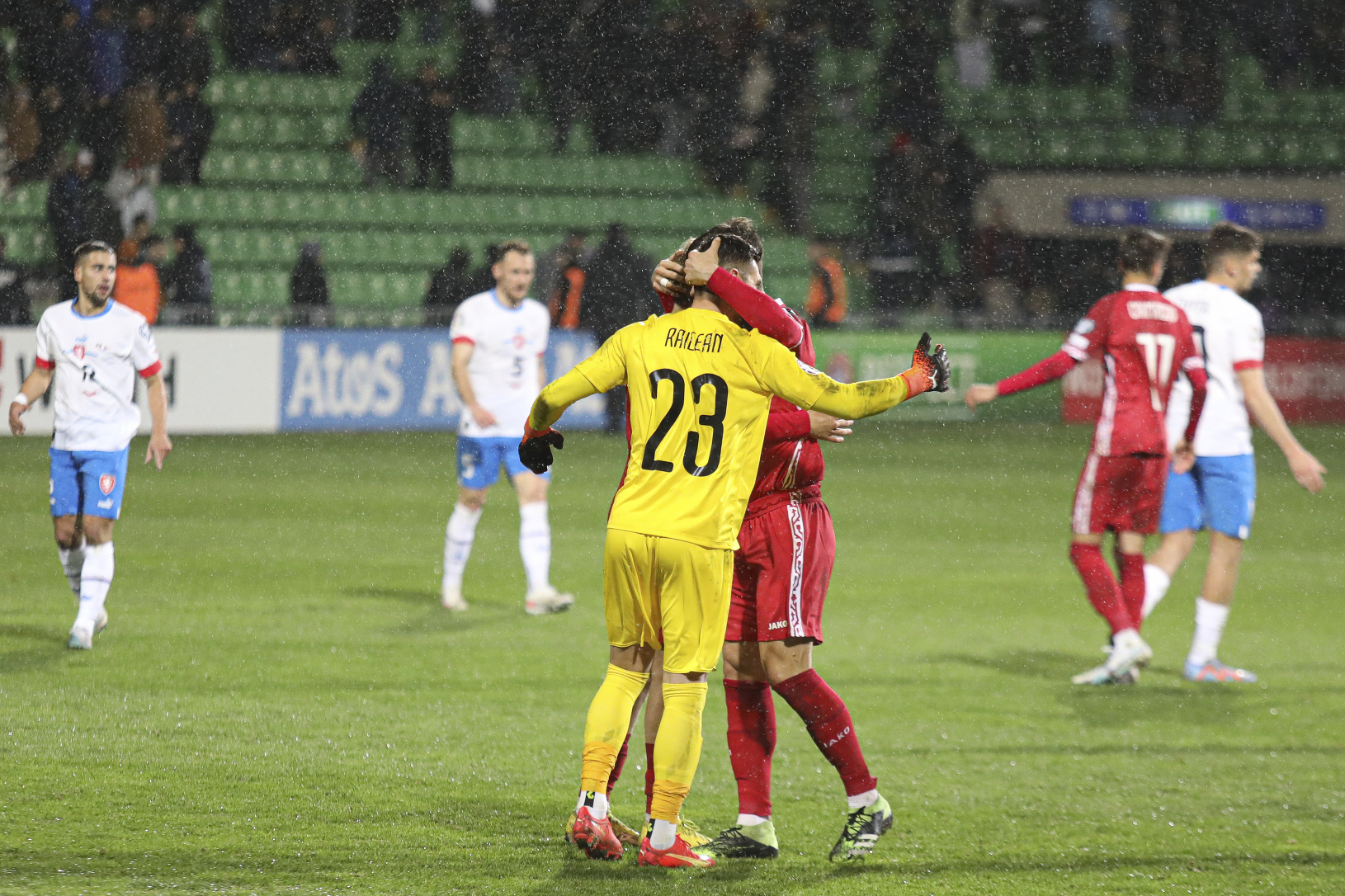 Hráči Moldavska sa radujú