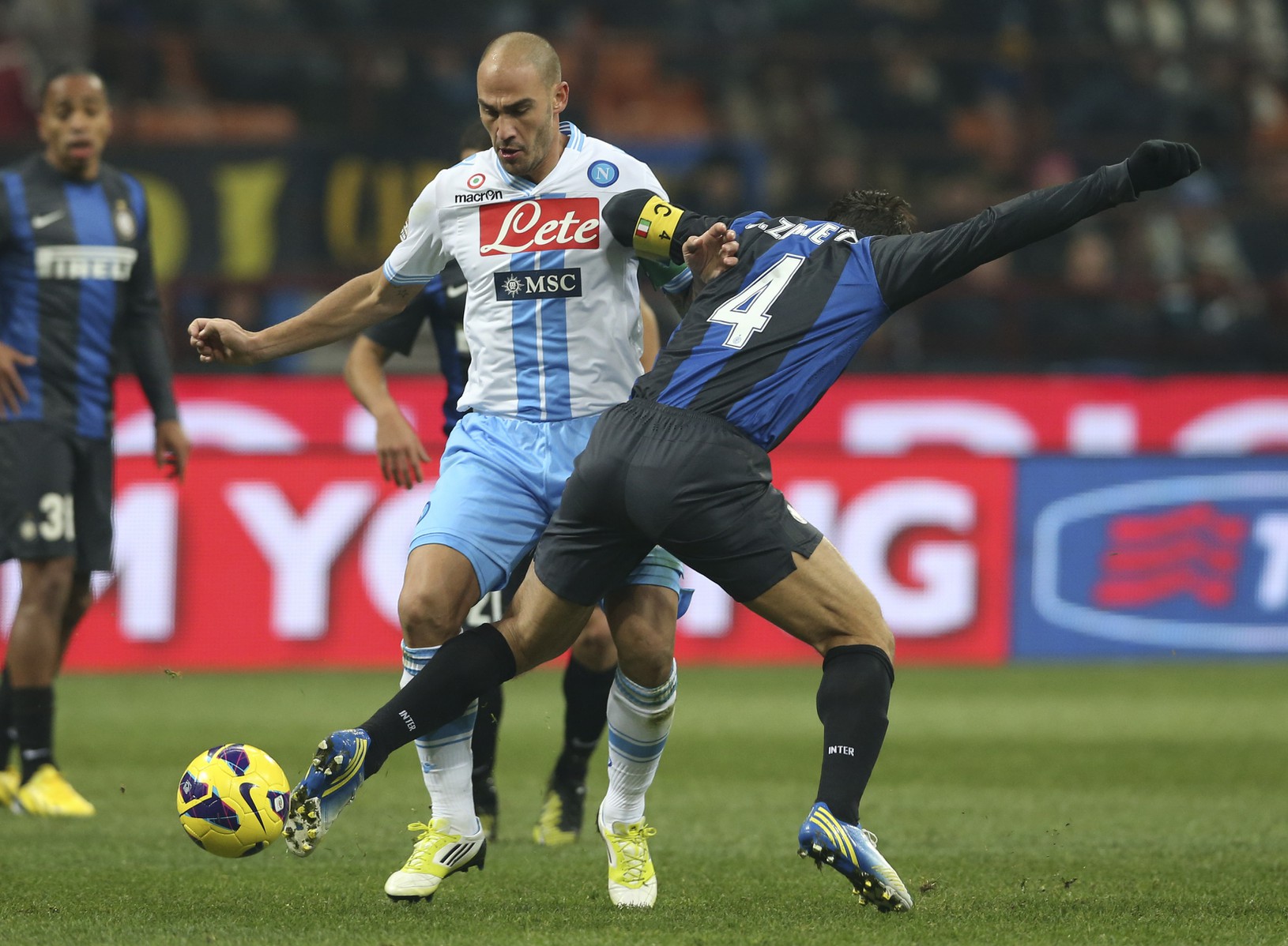 Gokhan Inler a Javier
