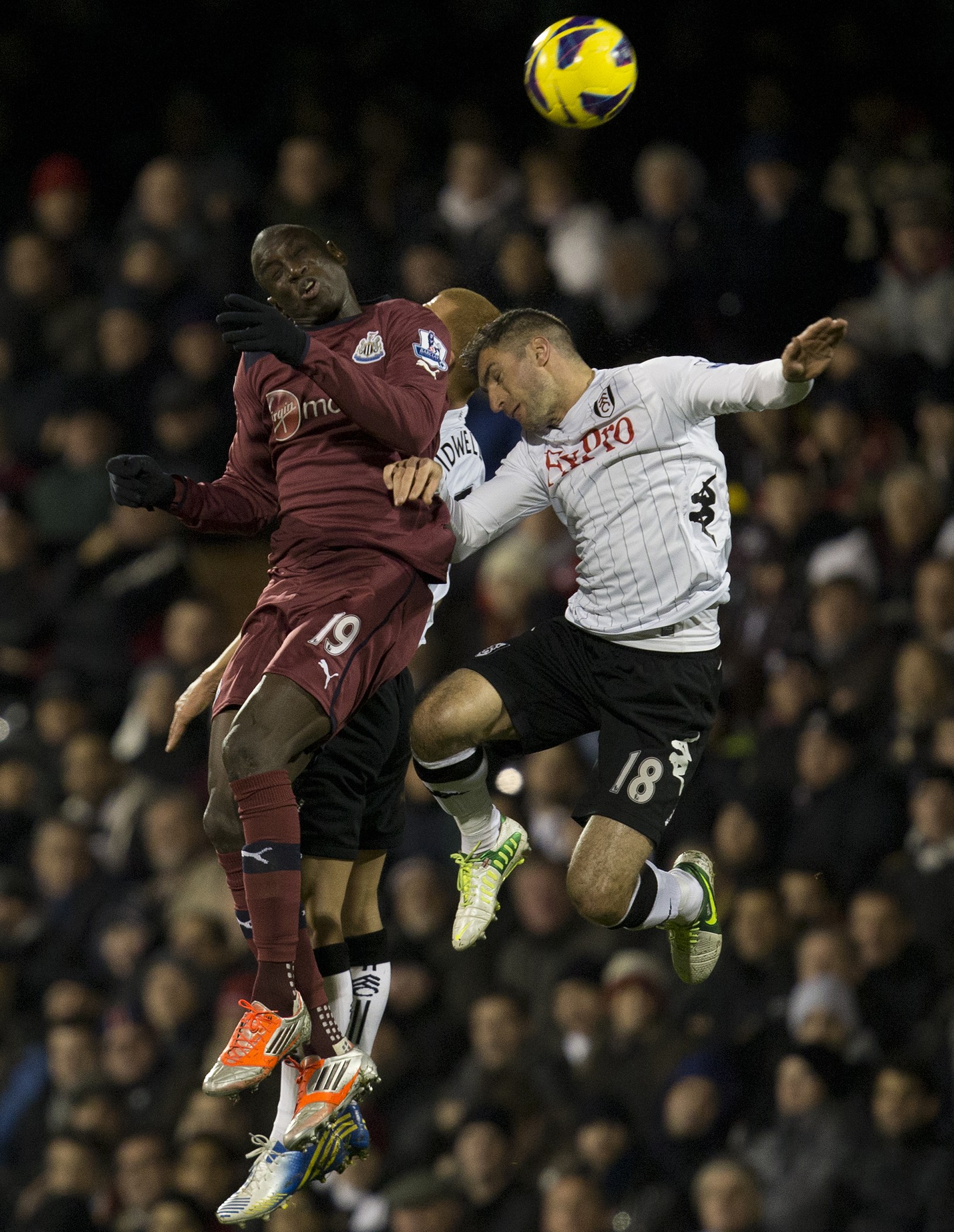 Aaron Hughes a Demba