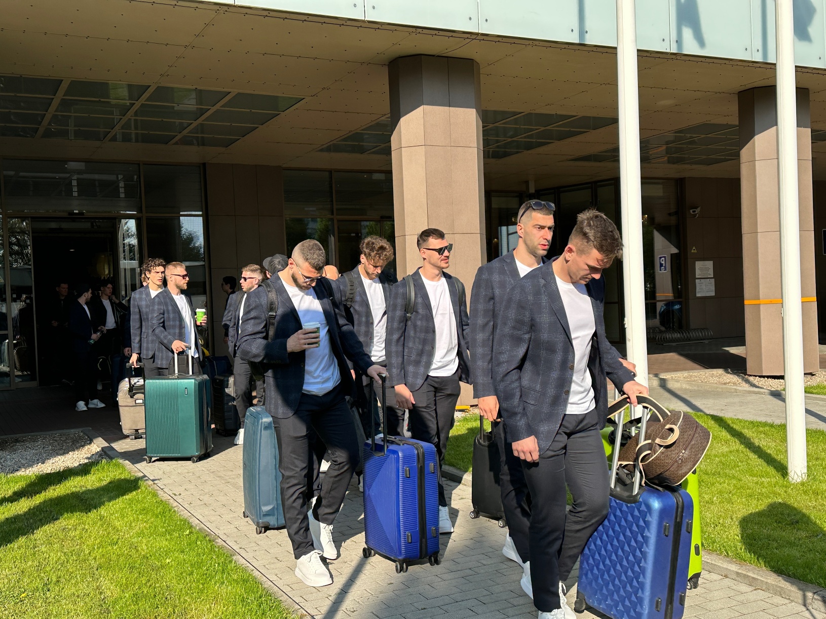 Slovenskí hokejisti počas odchodu