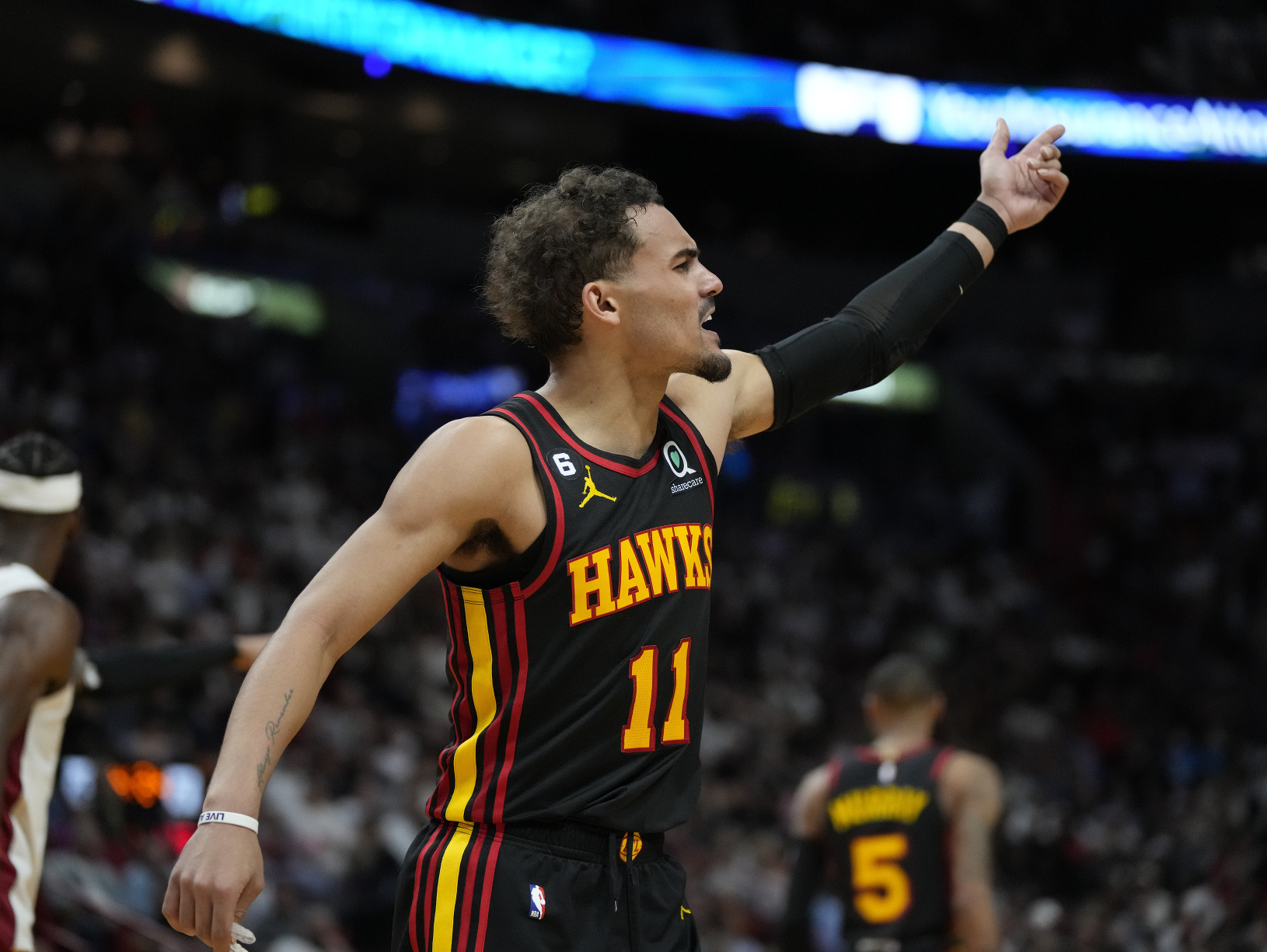 Trae Young (Atlanta) oslavuje