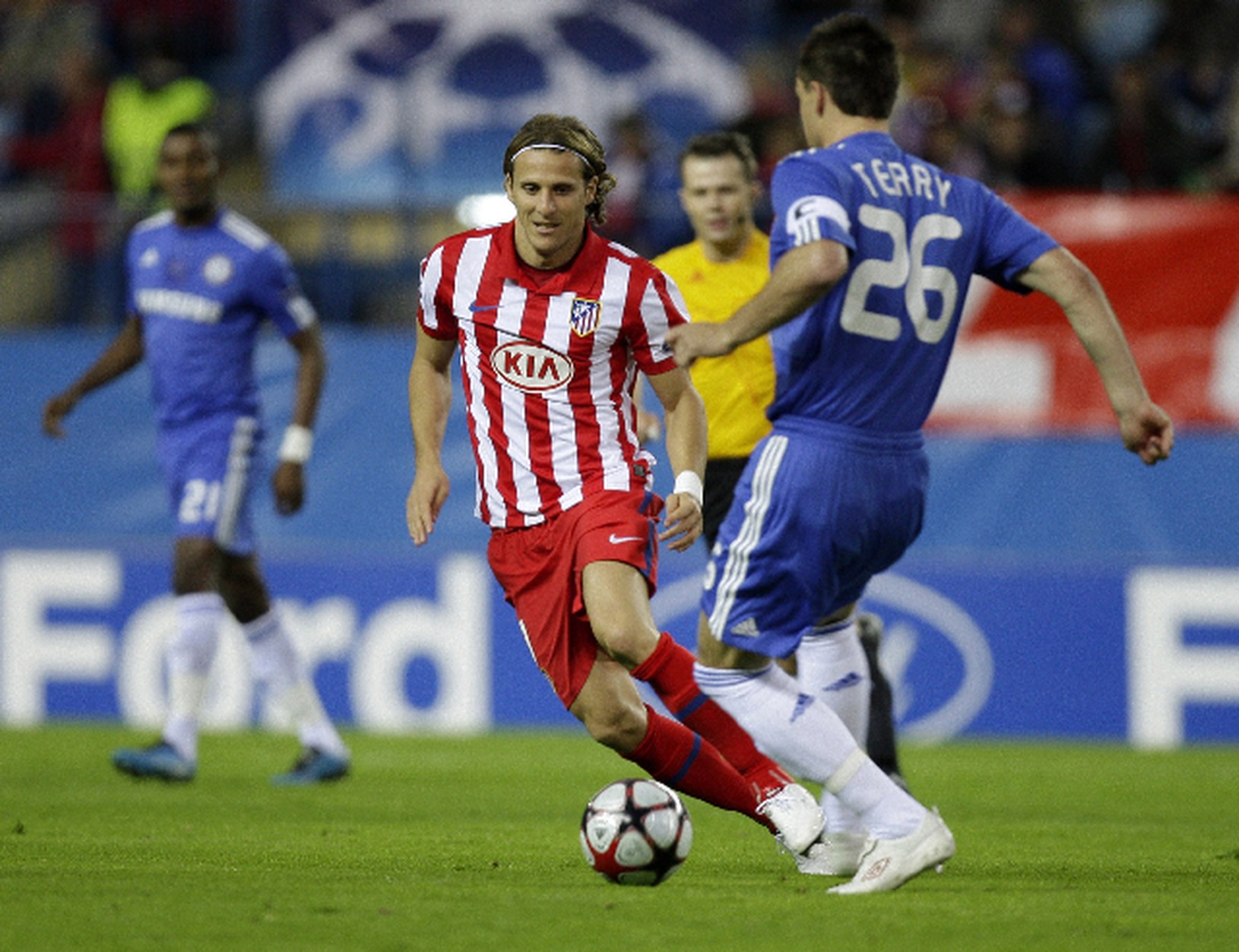 Diego Forlan v súboji