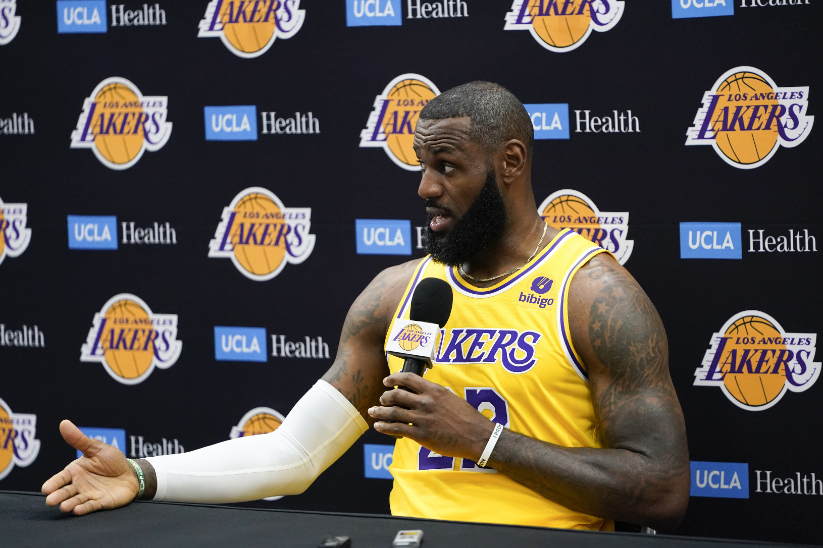LeBron James počas predsezónneho