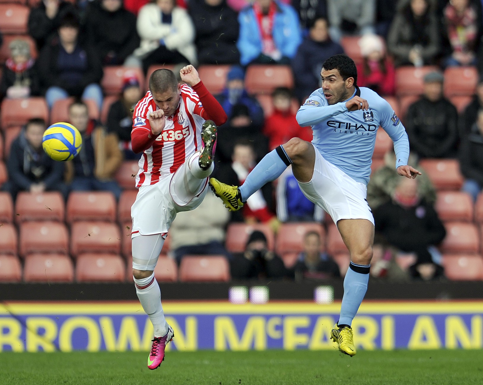 Michael Kightly a Carlos