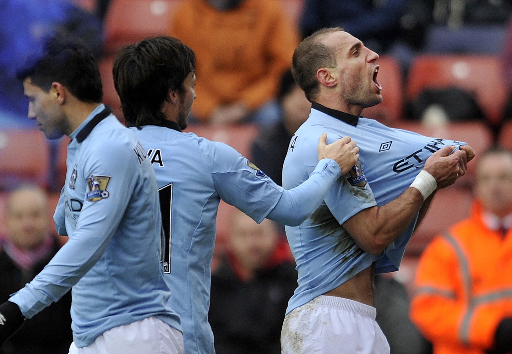 Zabaleta so spoluhráčmi oslavuje