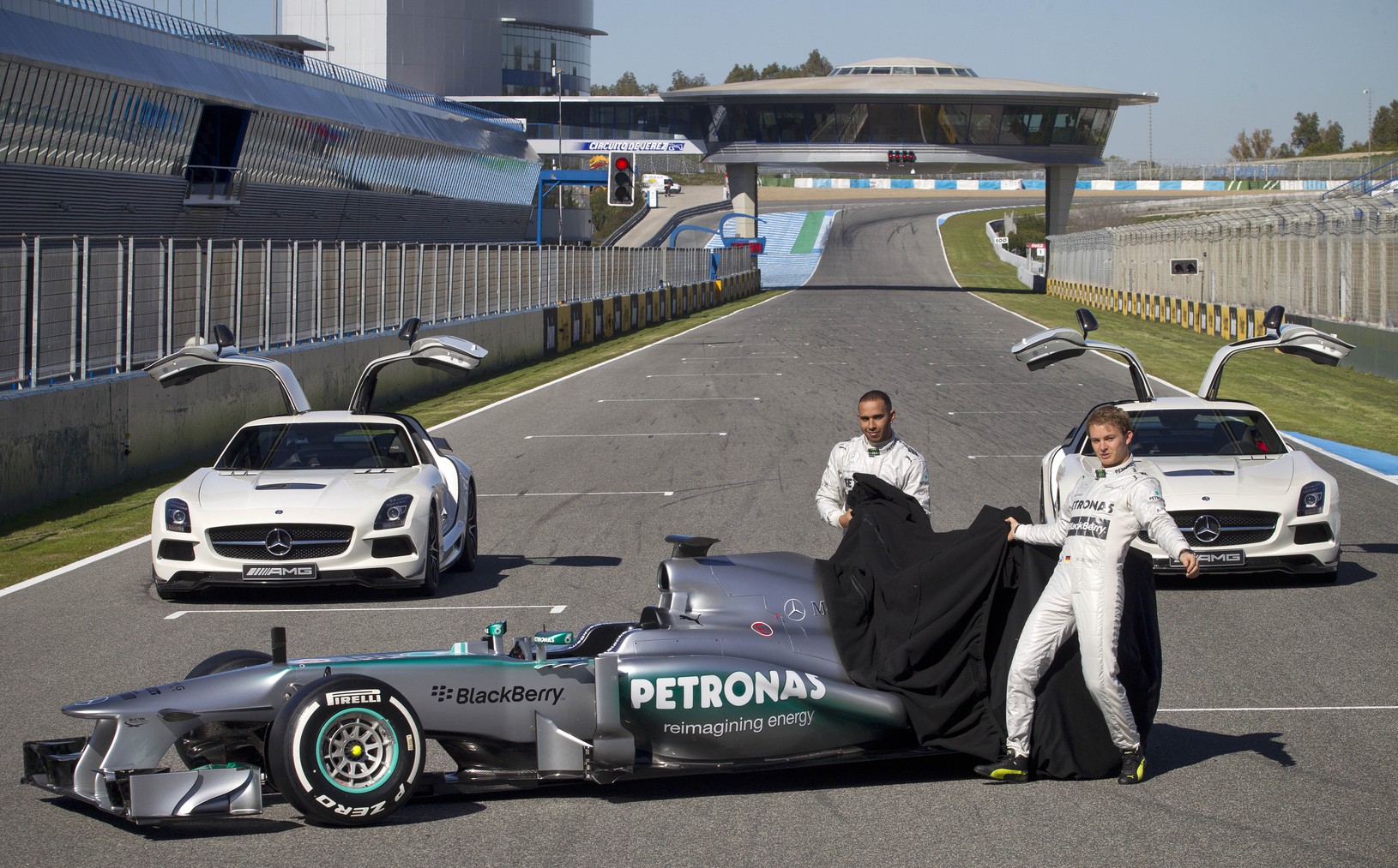 Mercedes predstavil nový monopost