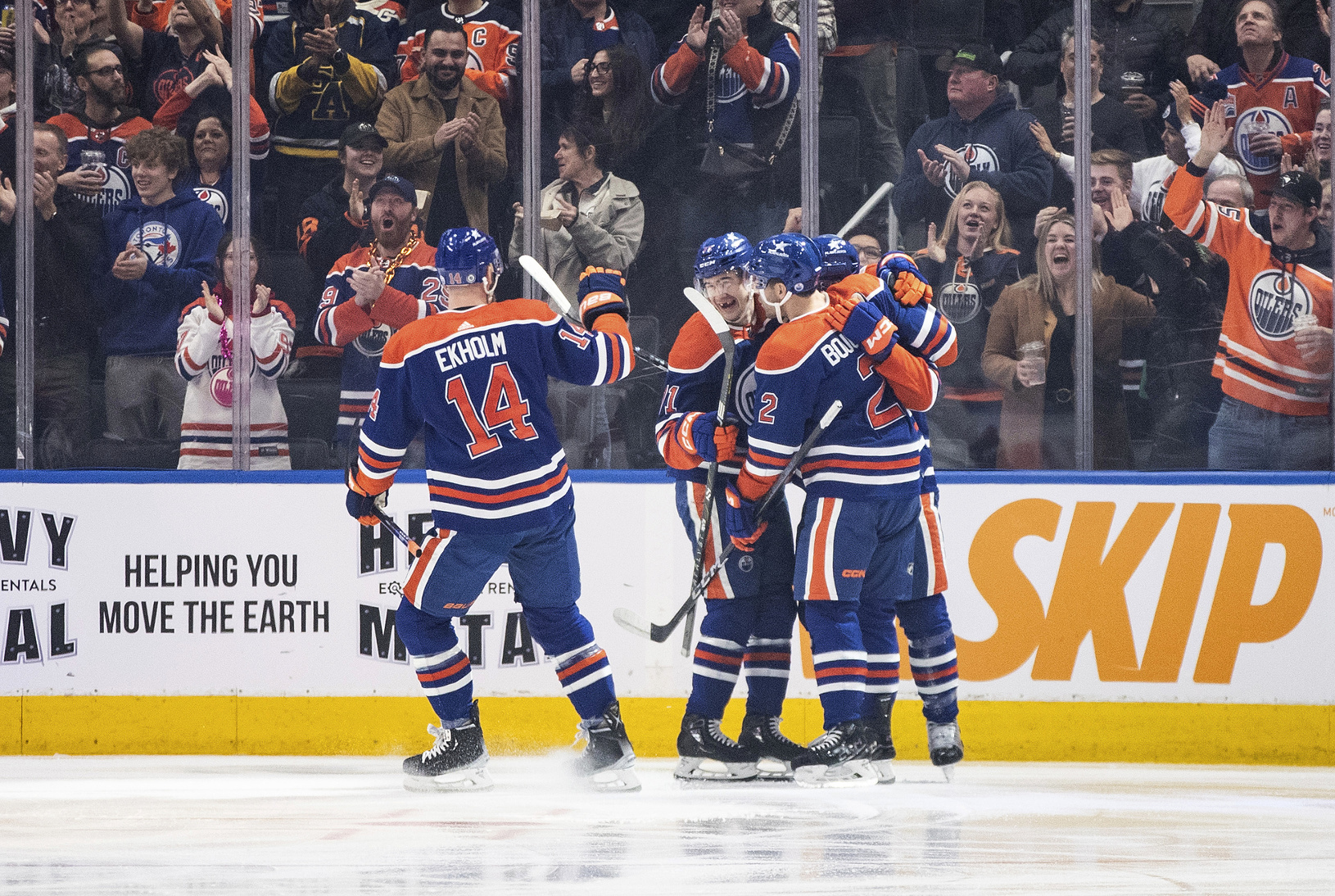 Hokejisti Edmontonu Oilers oslavujú