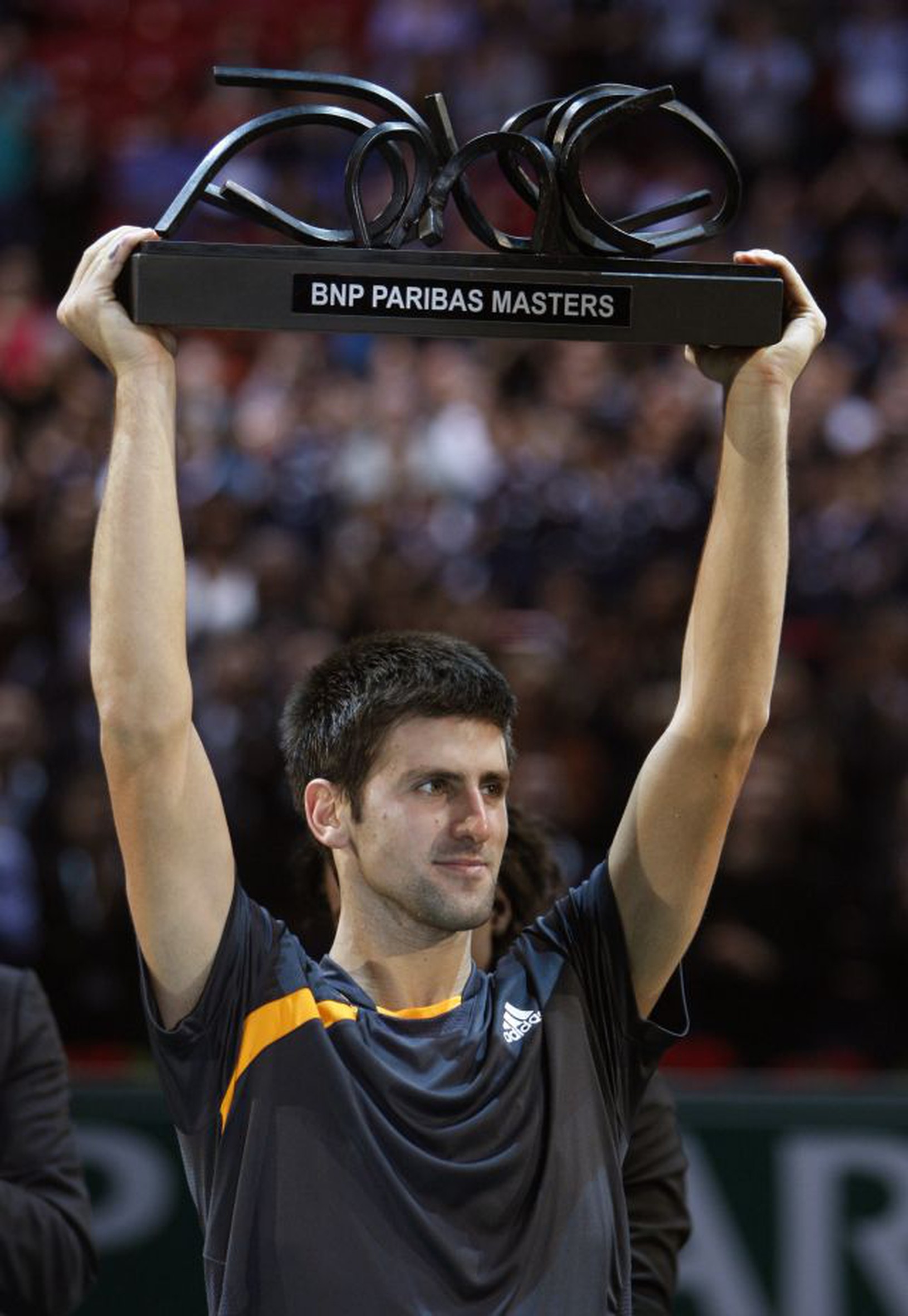 Djokovič s trofejou pre