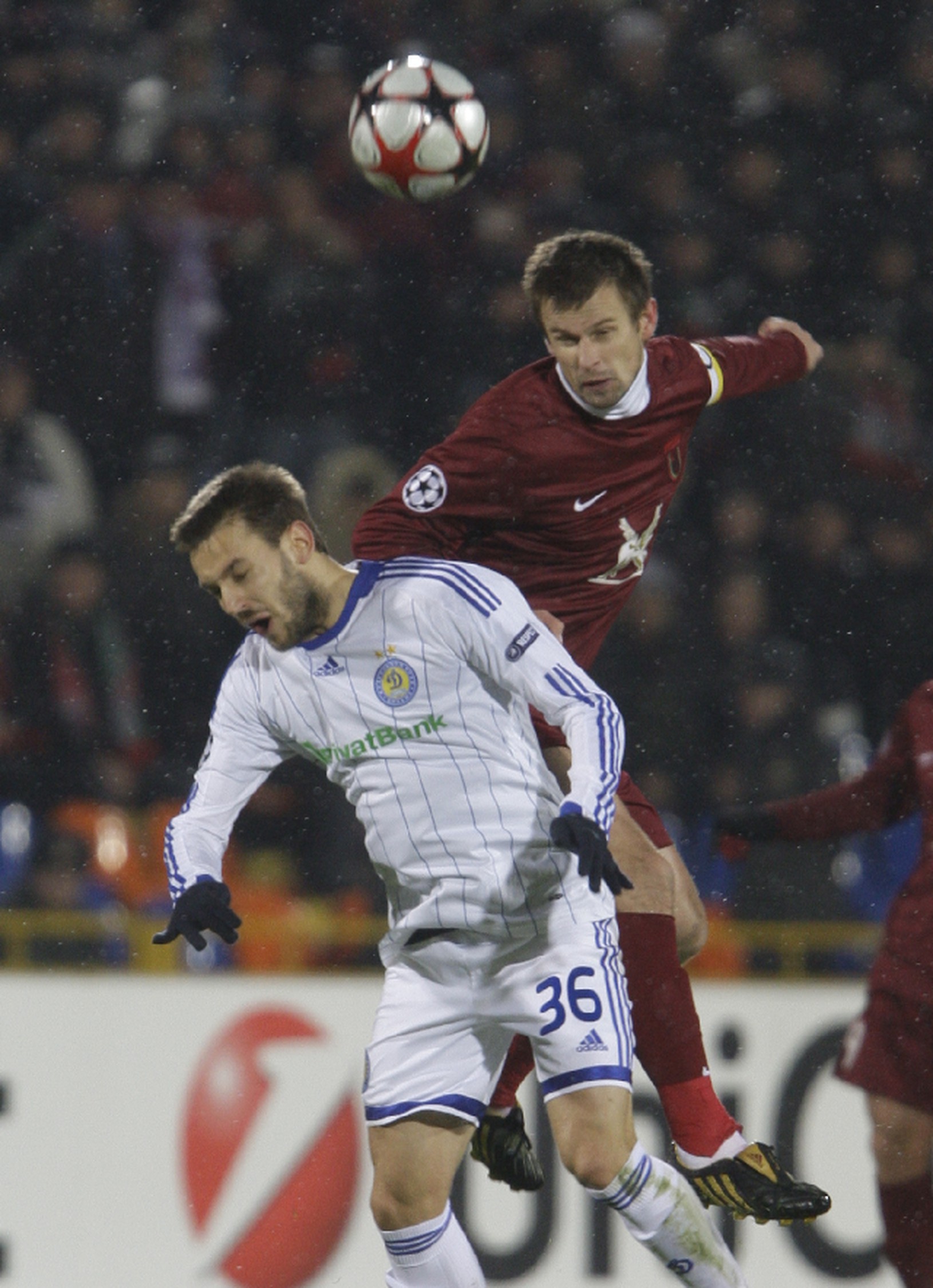 Sergej Semak v hlavičkovom