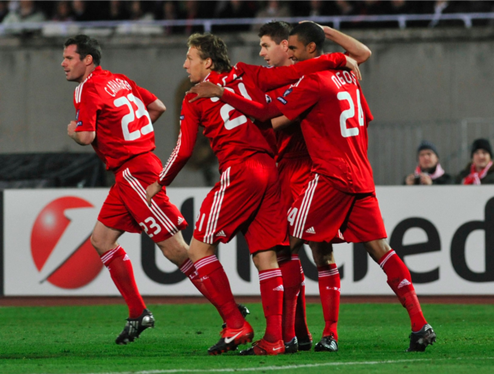 Hráči Liverpoolu oslavujú gól
