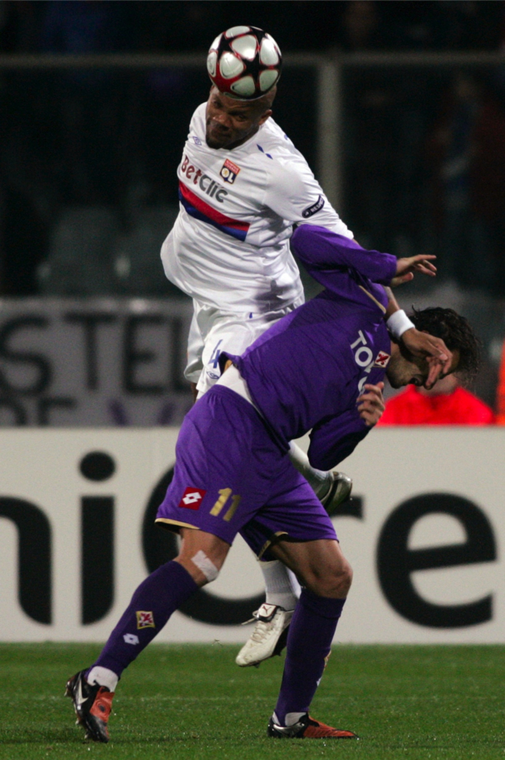 Jean-Alain Boumsong v súboji