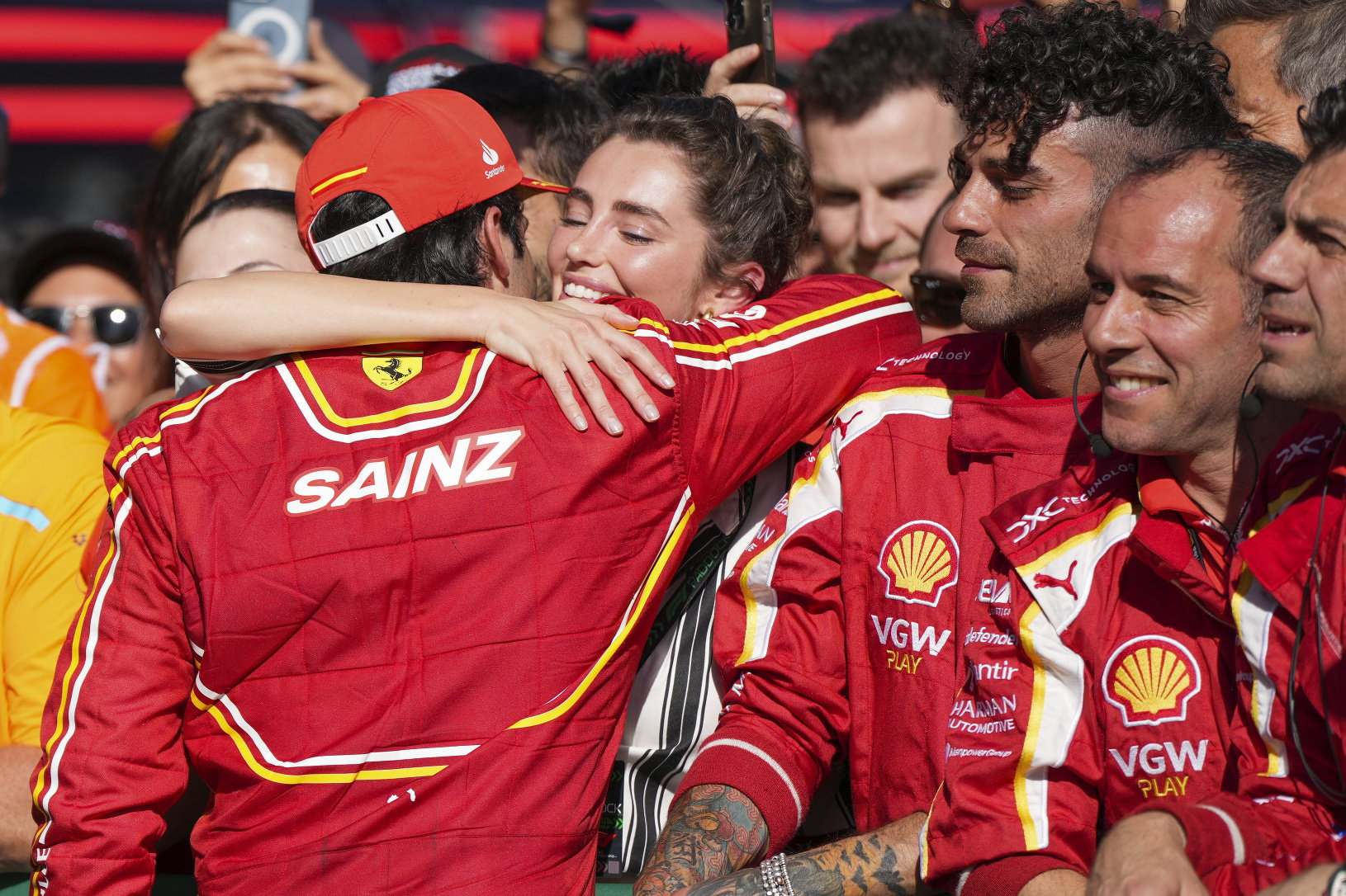Carlos Sainz sa objíma