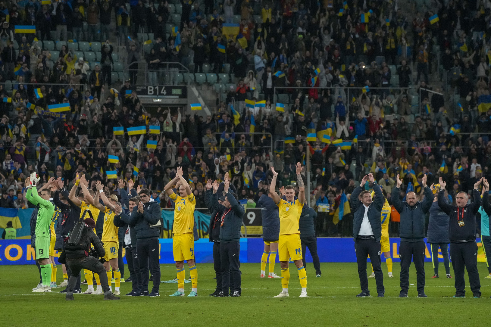 Hráči Ukrajiny oslavujú postup