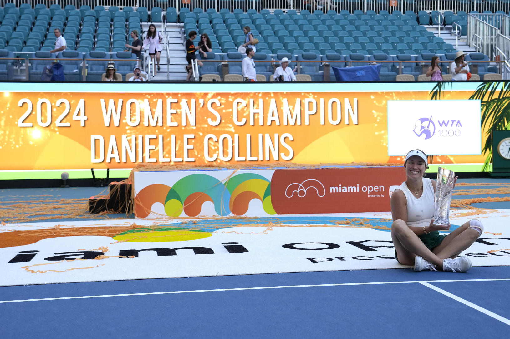 Danielle Collinsová oslavuje titul