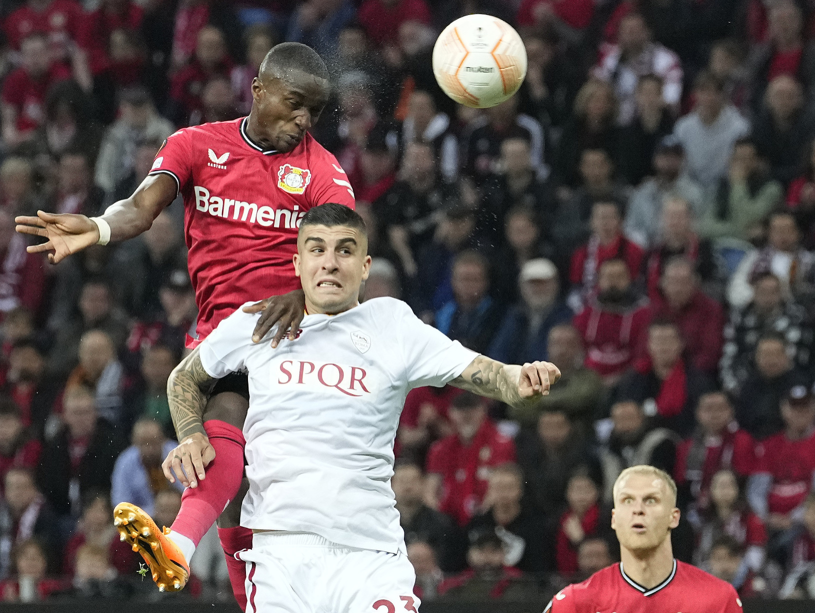Moussa Diaby v hlavičkovom