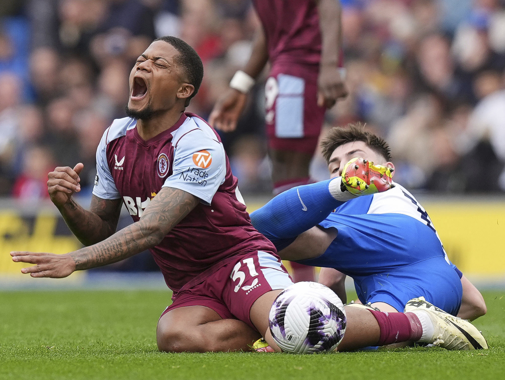 Futbalista Aston Villy Leon