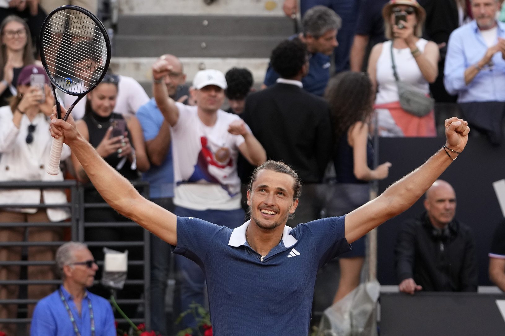 Alexander Zverev oslavuje celkový