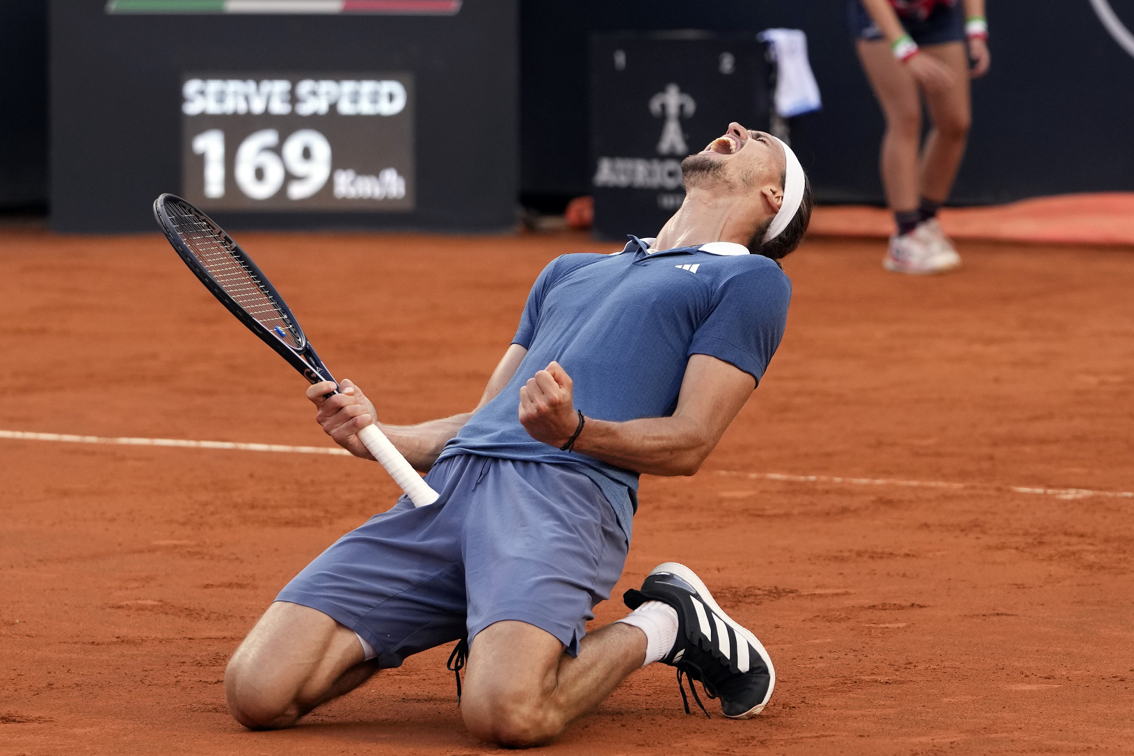 Alexander Zverev oslavuje celkový