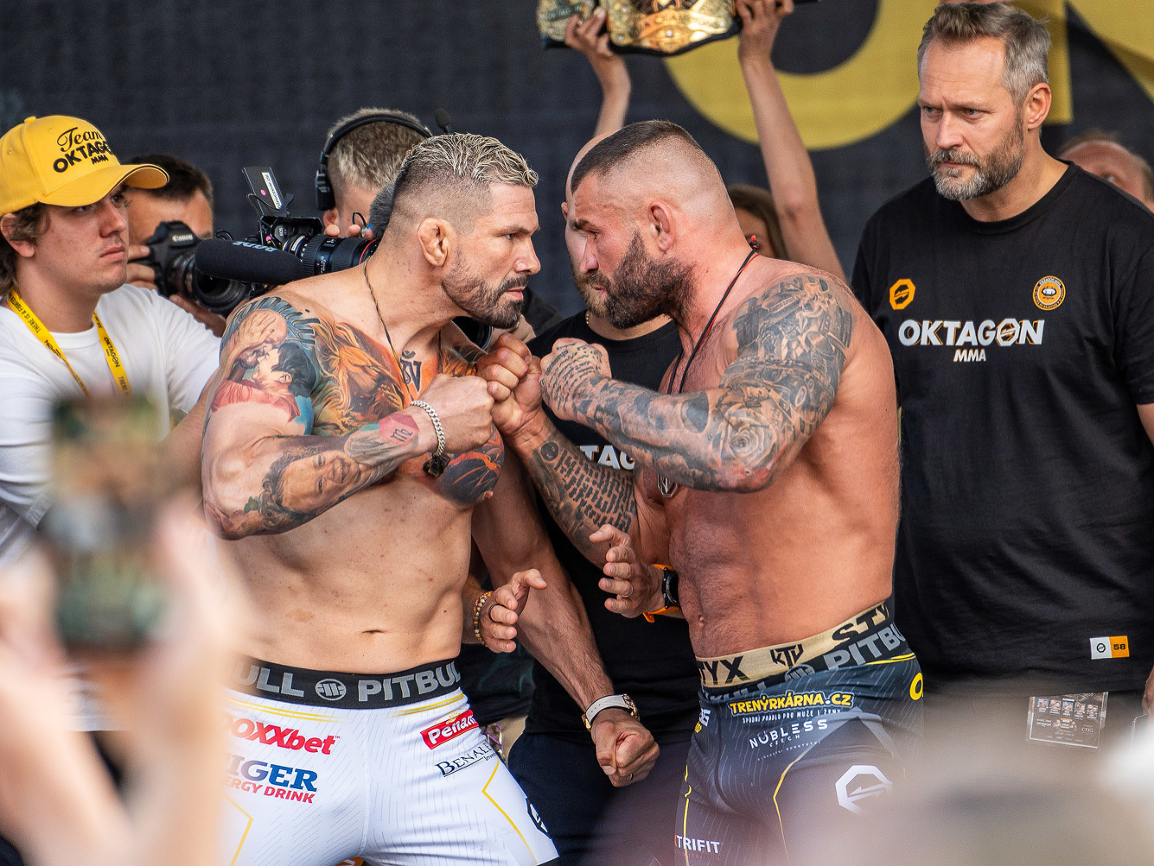 Staredown Attilu Végha a