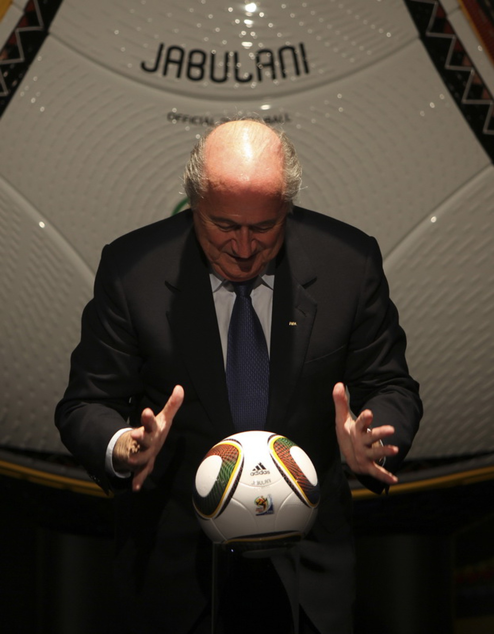 Sepp Blatter s loptou
