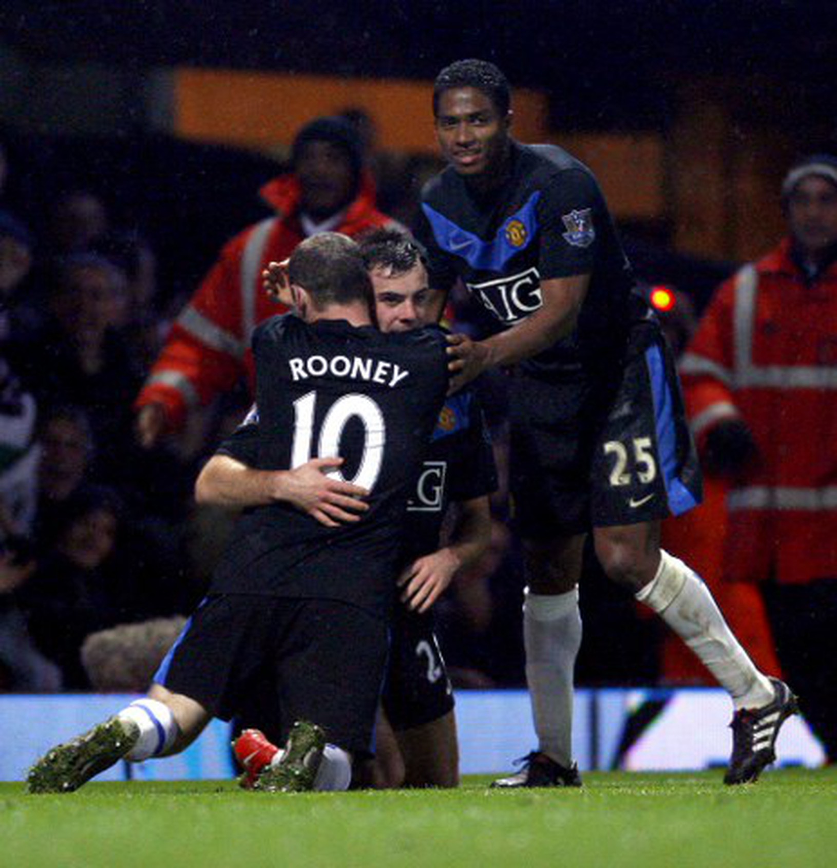 Darron Gibson sa raduje